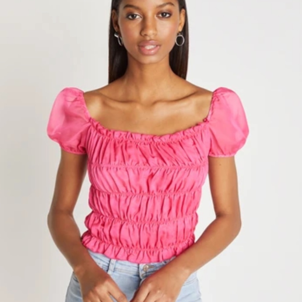 Pink top! So cute for going out